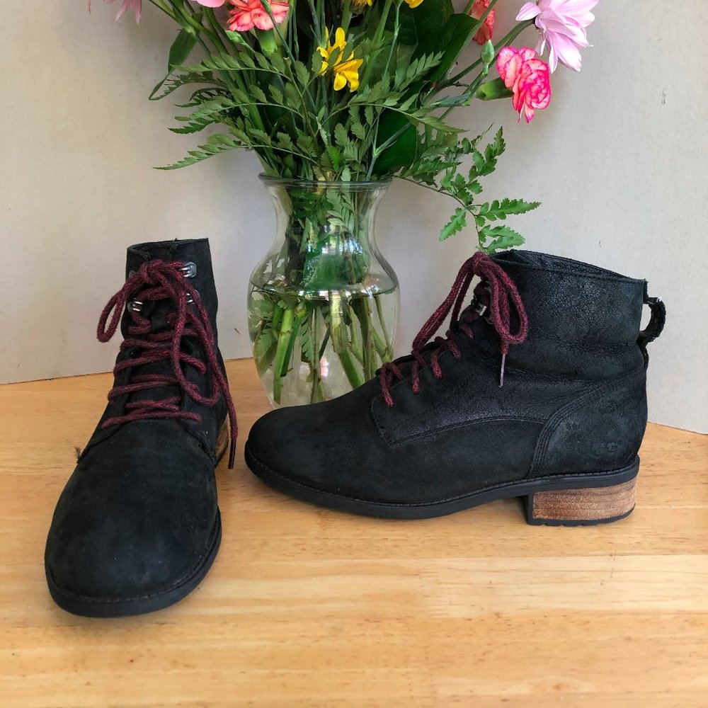 UGG Denhali Ankle Boot 1007745 Suede Lace Black